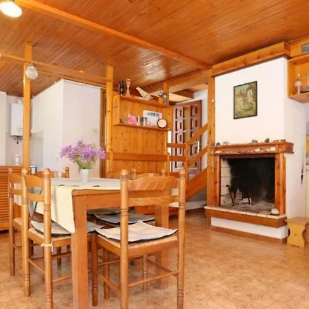 Holiday home Robinson House *